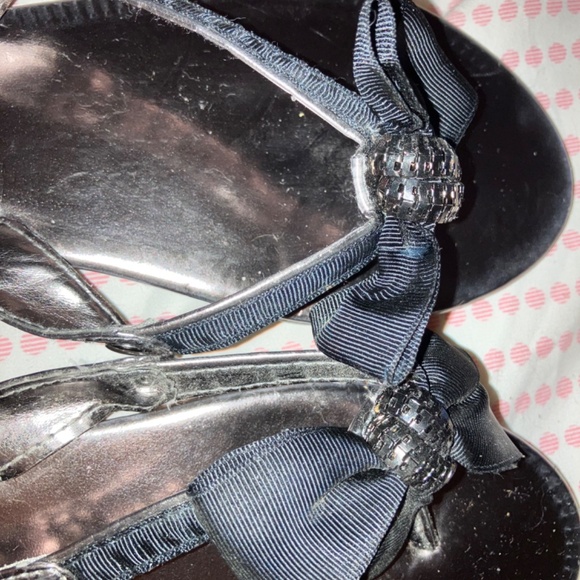 Vera Wang Bow on the Toe thong sandals/flipflops - Picture 2 of 5